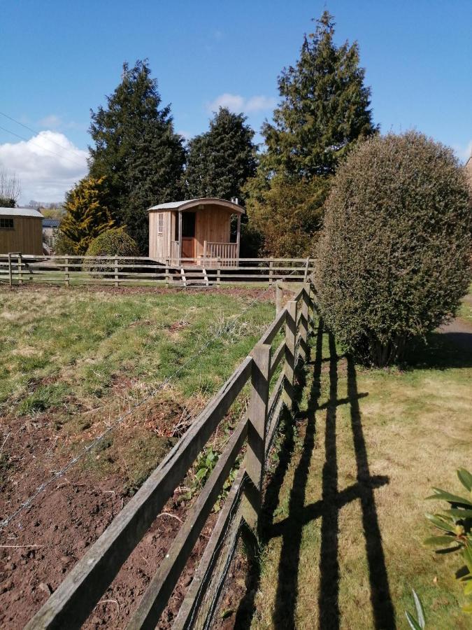 Hotel Lucker mill shepherds huts Exterior foto